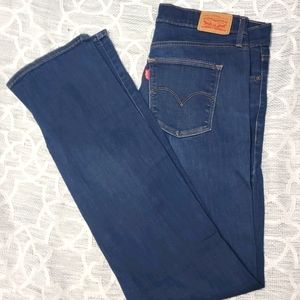 Levi's Slimming straight! Waist 31 length 32.